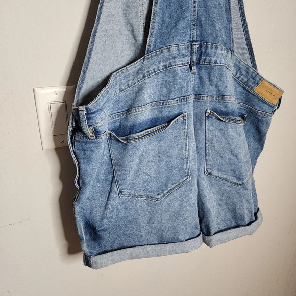 H&M Maternity Denim Overall Shorts Shortalls Women's size XXL Medium Wash - Picture 14 of 16